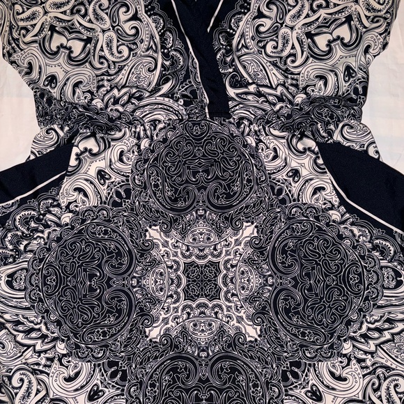 Bailey Blue | Black and White Paisley V Neck Tunic Mini Dress - Picture 9 of 9